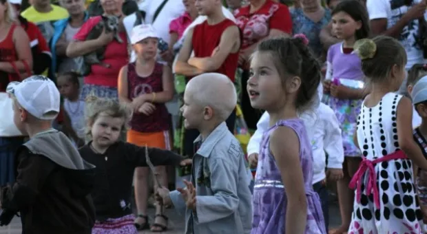 Жители Гагаринского района отметили День города концертом, танцами и фейерверком