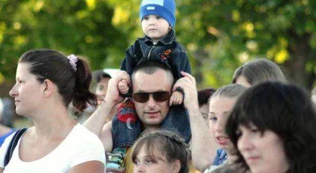 Жители Гагаринского района отметили День города концертом, танцами и фейерверком