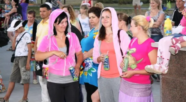 Жители Гагаринского района отметили День города концертом, танцами и фейерверком