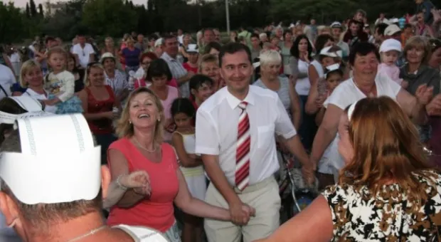 Жители Гагаринского района отметили День города концертом, танцами и фейерверком