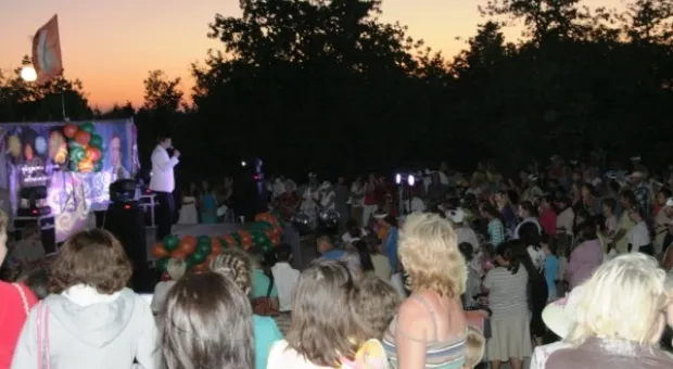 Жители Гагаринского района отметили День города концертом, танцами и фейерверком