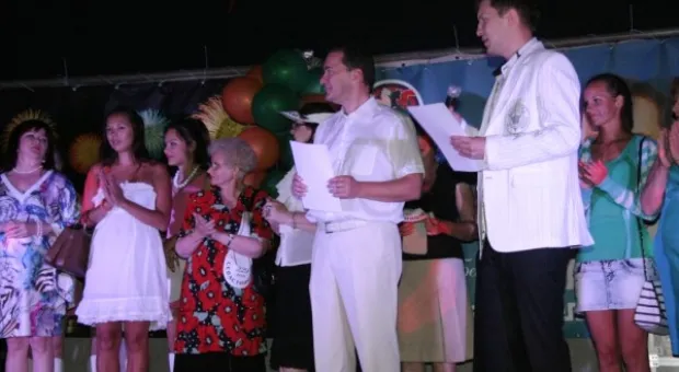 Жители Гагаринского района отметили День города концертом, танцами и фейерверком