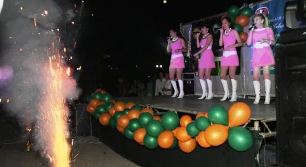 Жители Гагаринского района отметили День города концертом, танцами и фейерверком