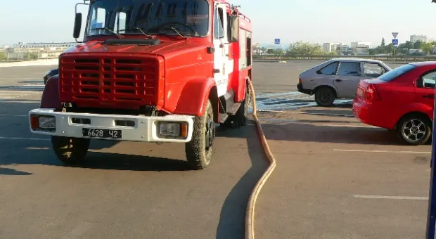 Севастопольские спасатели «тушили пожар» в гипермаркете «Эпицентр К»