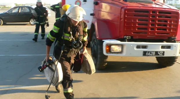 Севастопольские спасатели «тушили пожар» в гипермаркете «Эпицентр К»