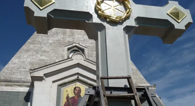 В Севастополь доставлен крест для Свято-Никольского храма. В День ВМФ России его освятят