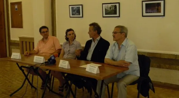 «Виолончельная икебана-2012»: в Севастополе с успехом прошел концерт Доминика де Вильенкура