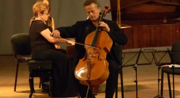 «Виолончельная икебана-2012»: в Севастополе с успехом прошел концерт Доминика де Вильенкура