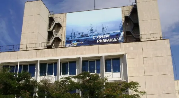 Праздник продолжается. На сцене дети и внуки рыбаков, поздравления издалека и интервью с председателем РГА Олегом Сердюком