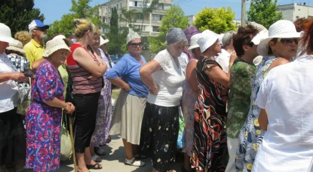 Уха, наборы, концерт, аттракционы, фонтан…И всеобщее веселье Уха, наборы, концерт, аттракционы, фонтан…И всеобщее веселье