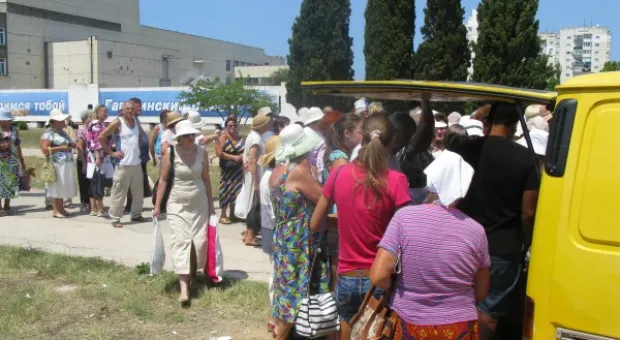 Уха, наборы, концерт, аттракционы, фонтан…И всеобщее веселье Уха, наборы, концерт, аттракционы, фонтан…И всеобщее веселье