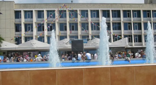 Уха, наборы, концерт, аттракционы, фонтан…И всеобщее веселье Уха, наборы, концерт, аттракционы, фонтан…И всеобщее веселье