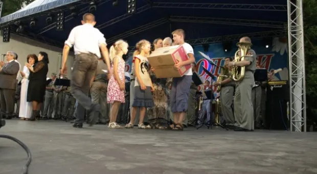 Фонд Лебедева поздравил многодетные семьи с днем семьи, любви и верности