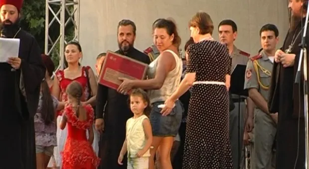 Фонд Лебедева поздравил многодетные семьи с днем семьи, любви и верности