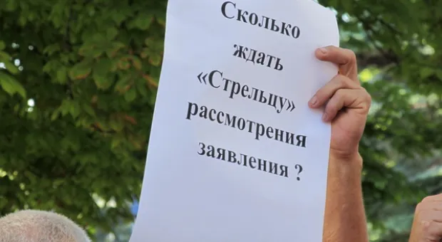 Работники РЭПов скандировали перед горсоветом: «Тарифы! Тарифы!», требуя их повышения, а контр-пикетчики в ответ — «Иуды!»