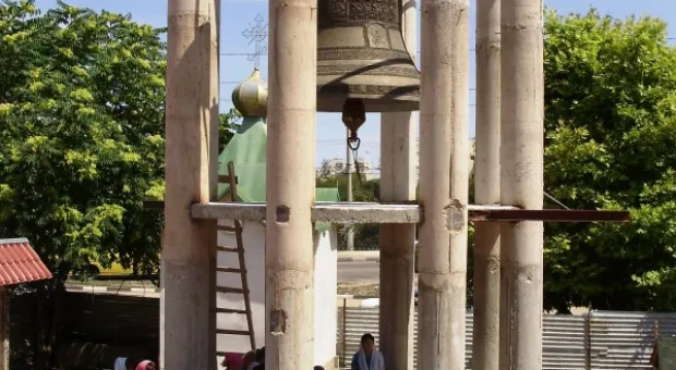 В бухте Камышовой Владыка Лазарь совершил освящение 7 тонного колокола для храма Святителя Николая