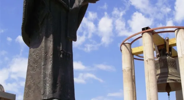 В бухте Камышовой Владыка Лазарь совершил освящение 7 тонного колокола для храма Святителя Николая