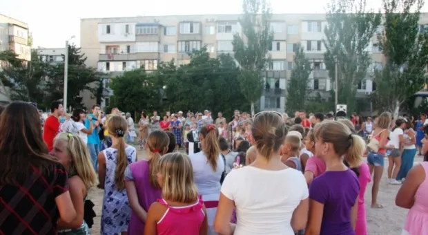 В бухте Казачьей открыли детскую спортивную площадку