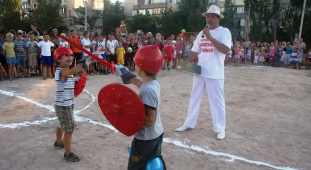 В бухте Казачьей открыли детскую спортивную площадку