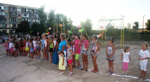 В бухте Казачьей открыли детскую спортивную площадку