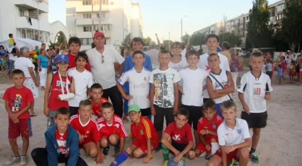 В бухте Казачьей открыли детскую спортивную площадку