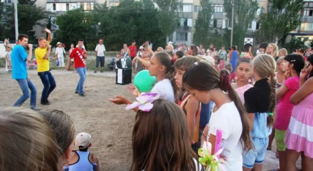 В бухте Казачьей открыли детскую спортивную площадку