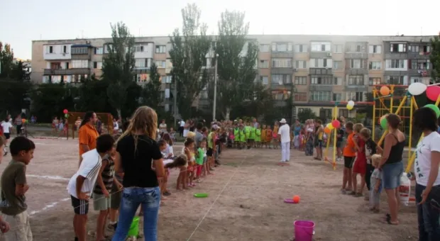 В бухте Казачьей открыли детскую спортивную площадку