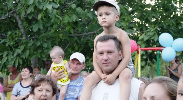 Детвору Камышовой бухты порадовали открытием детской площадки