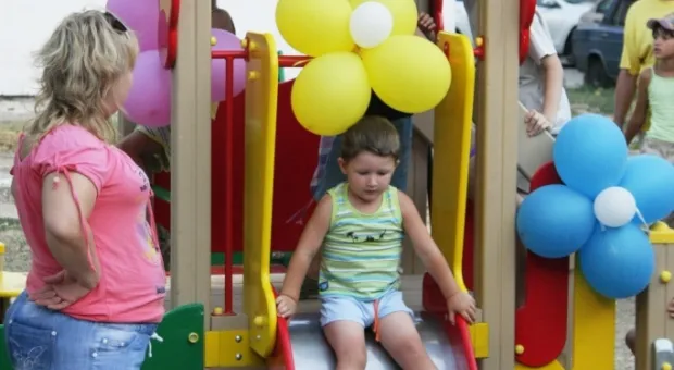 Детвору Камышовой бухты порадовали открытием детской площадки