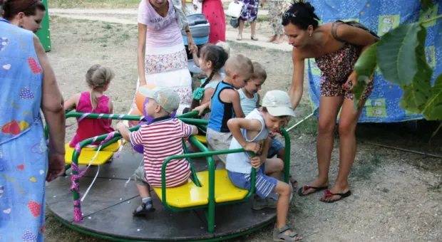 Детвору Камышовой бухты порадовали открытием детской площадки