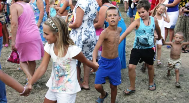 Детвору Камышовой бухты порадовали открытием детской площадки