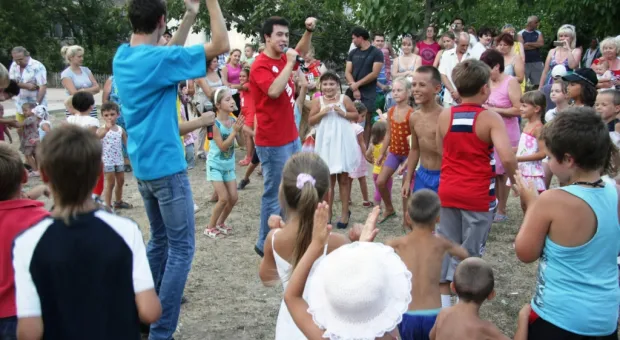 Детвору Камышовой бухты порадовали открытием детской площадки