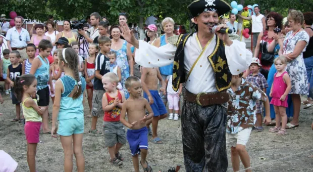 Детвору Камышовой бухты порадовали открытием детской площадки