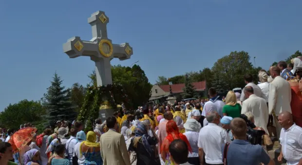 В Севастополе освящен крест Свято-Никольского храма – самый большой в мире