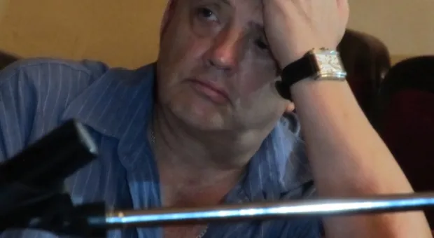 Актеры театра Луначарского пригрозили не открыть новый сезон, если Яцуба не разберется с гендиректором театра, но Костюков «над схваткой»