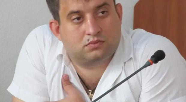 На депутатской комиссии по проблемам в театре Луначарского: заслушали одну сторону, ничего не решили, будут собираться еще раз