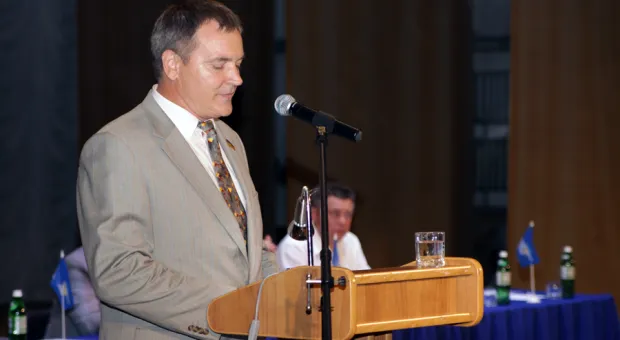 На общегородском форуме Партии Регионов народного депутата Вадима Колесниченко встретили бурными аплодисментами и словами благодарности