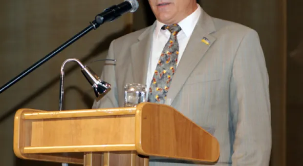 На общегородском форуме Партии Регионов народного депутата Вадима Колесниченко встретили бурными аплодисментами и словами благодарности