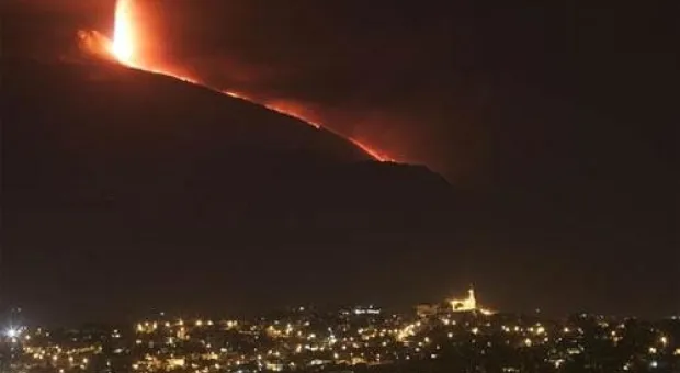 На Сицилии проснулся вулкан Этна На Сицилии проснулся вулкан Этна