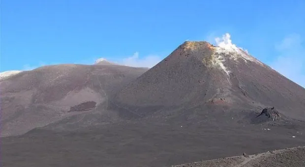 На Сицилии проснулся вулкан Этна На Сицилии проснулся вулкан Этна