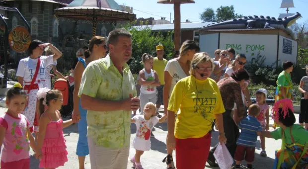 В «Лукоморье» два дня крутилась «Весёлая карусель». Были «Тип-Топ», «Океания» и Ушу…