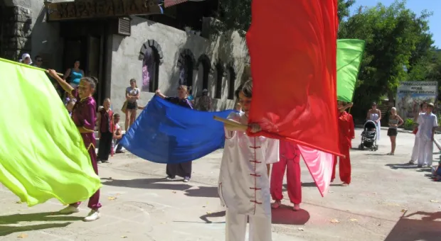 В «Лукоморье» два дня крутилась «Весёлая карусель». Были «Тип-Топ», «Океания» и Ушу…