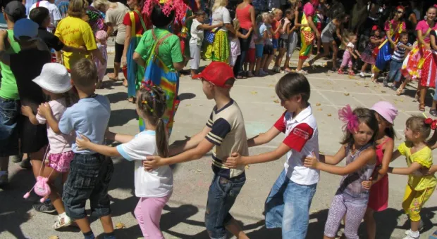 В «Лукоморье» два дня крутилась «Весёлая карусель». Были «Тип-Топ», «Океания» и Ушу…