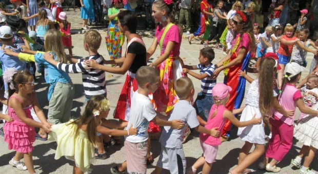 В «Лукоморье» два дня крутилась «Весёлая карусель». Были «Тип-Топ», «Океания» и Ушу…