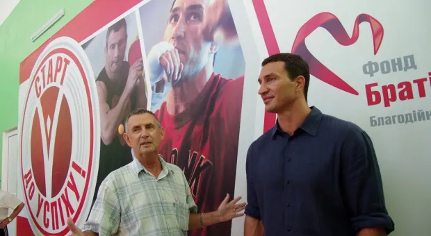 Владимир Кличко в Севастополе: „Мы с Виталием будем продолжать поддерживать развитие спорта в Украине” Владимир Кличко в Севастополе: „Мы с Виталием будем продолжать поддерживать развитие спорта в Украине”