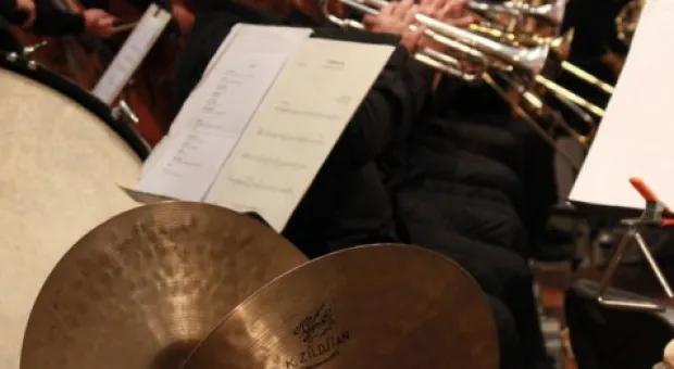 В Севастополе выступил Одесский филармонический оркестр под управлением Хобарта Эрла