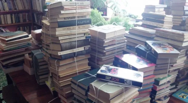 Севастопольские «ударовцы» передали библиотеке одной из городских школ 200 книг