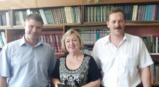 Севастопольские «ударовцы» передали библиотеке одной из городских школ 200 книг