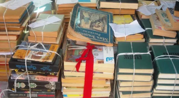 Севастопольские «ударовцы» передали библиотеке одной из городских школ 200 книг
