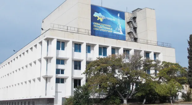 Севастопольский УДАР «дожал» Партию регионов: агитбаннер на УКИЦе заменен